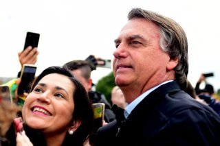 Plusieurs dizaines de partisans ont acclamé l'ex-président à son arrivée à l'aéroport de Porto Alegre.